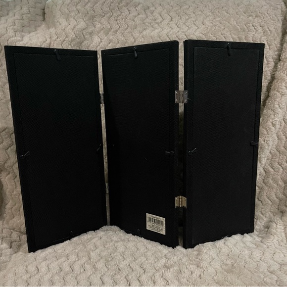 3 Folding Hinged Picture Frame 18”x13” Photo Frame Family Holds 13 Photos - Picture 2 of 6